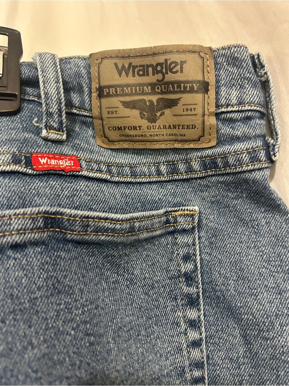 Wrangler Premium Quality Men's Denim Jeans (44x30) - Picture 5 of 9